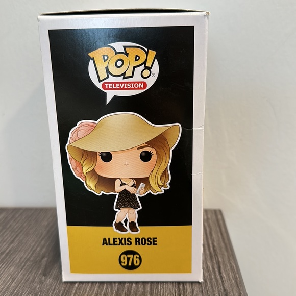 Funko Pop Alexis Rose - Picture 4 of 4